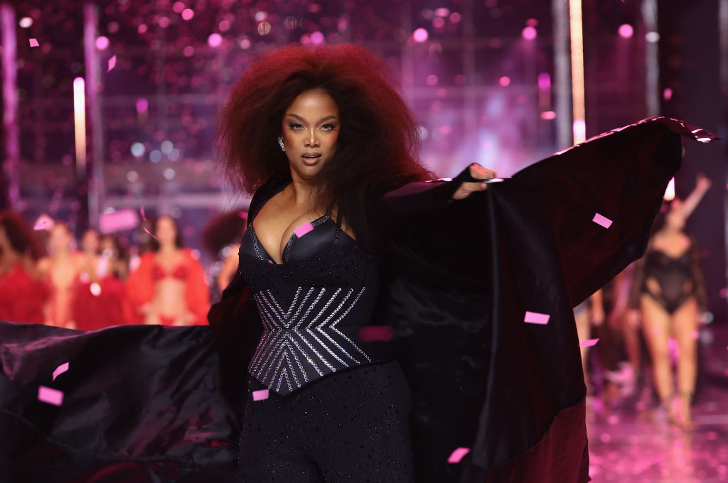 Tyra Banks Returns To Victoria's Secret Runway After 19 Years WBLS