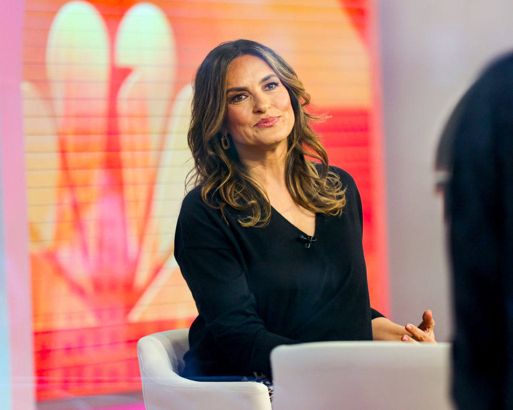 Mariska Hargitay Saves Two Disabled Pedestrians During Interview