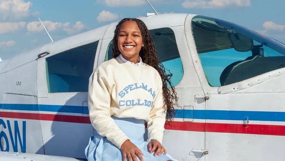 Kamora Freeland Is The Youngest Licensed Pilot At 17 Years Old